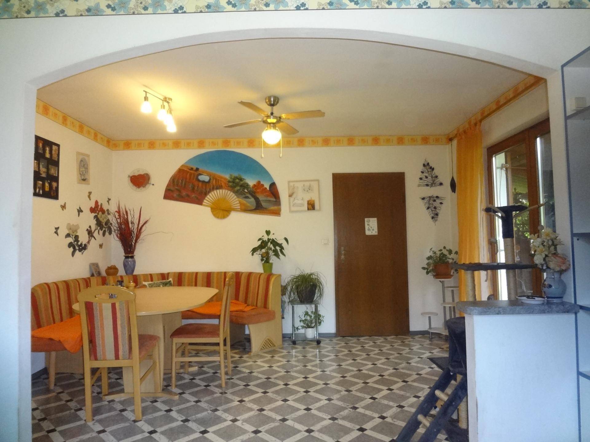Esszimmer offen gestaltet zur Küche