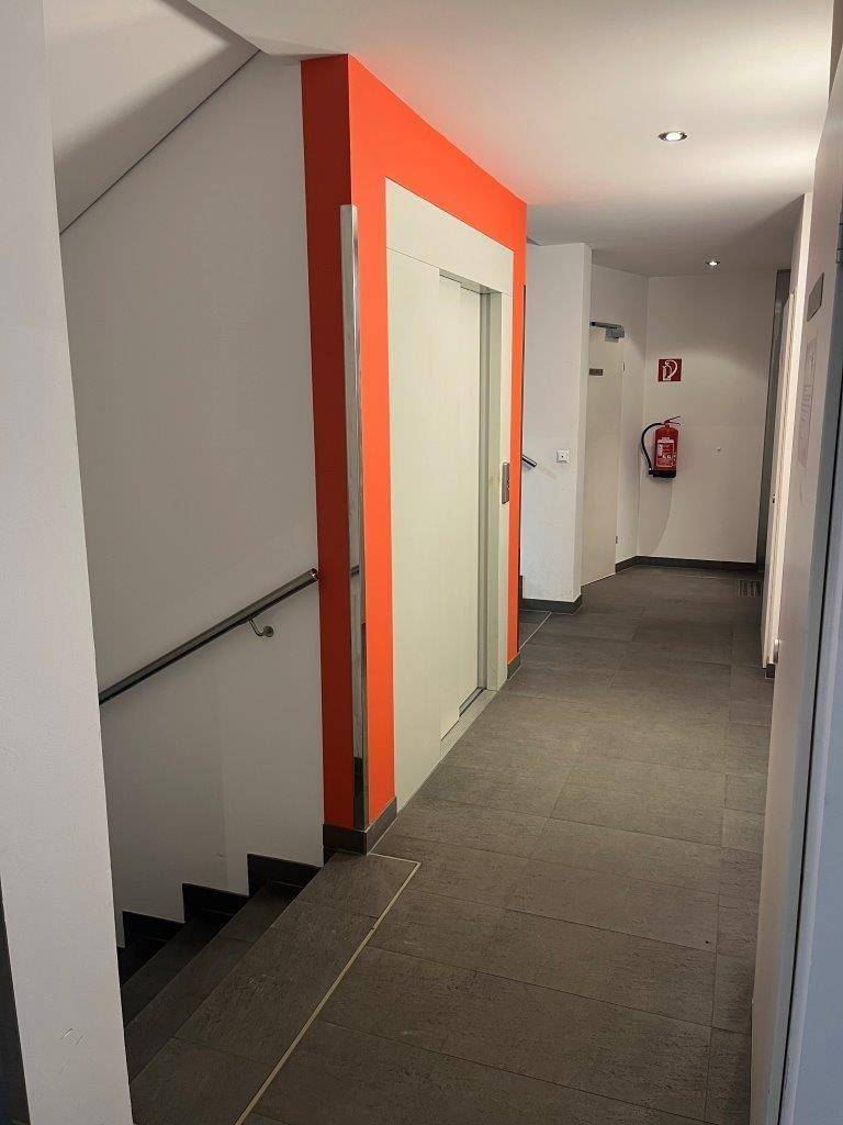 Stiegenhaus mit Lift