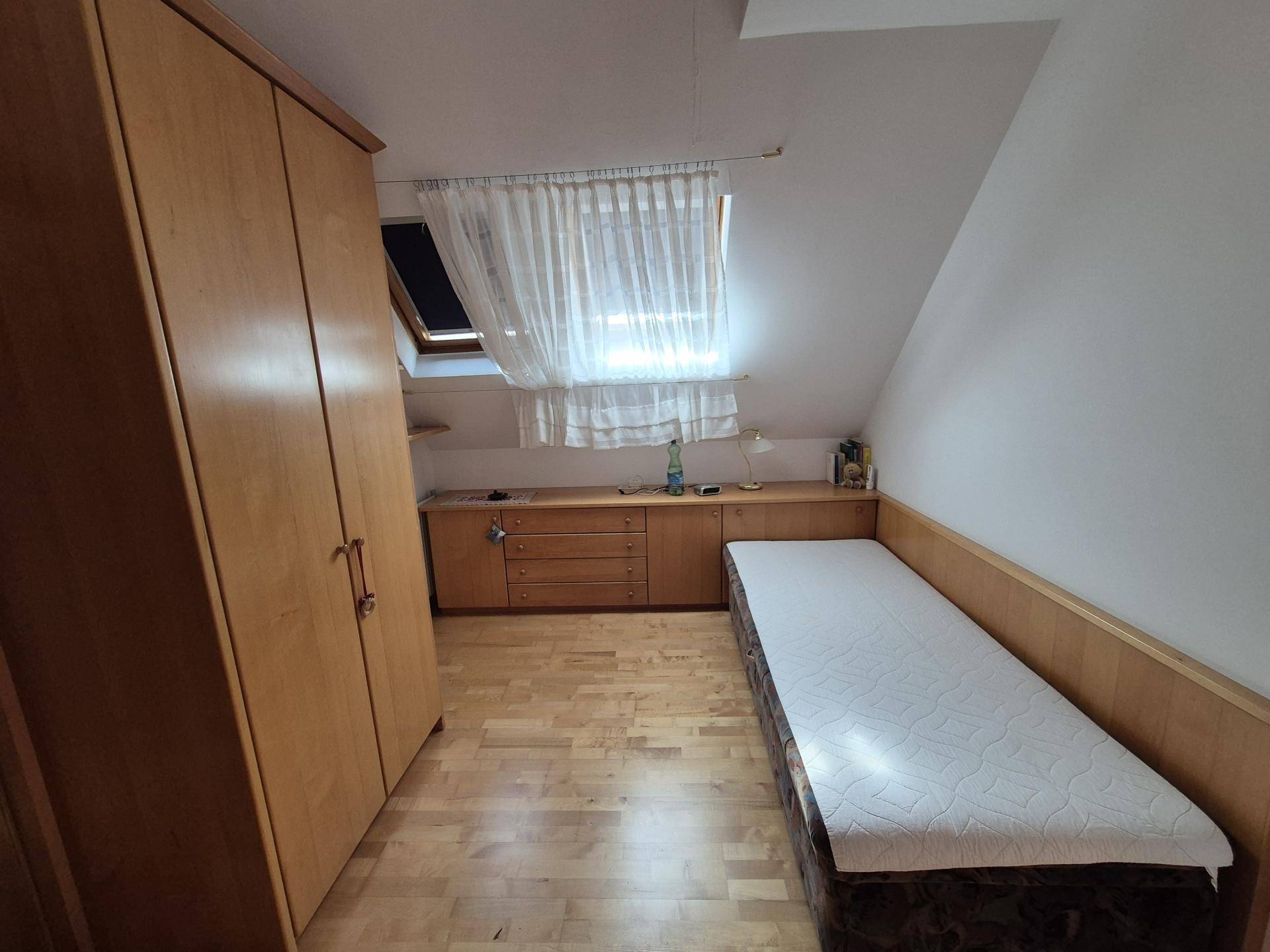 Zimmer 1 OG