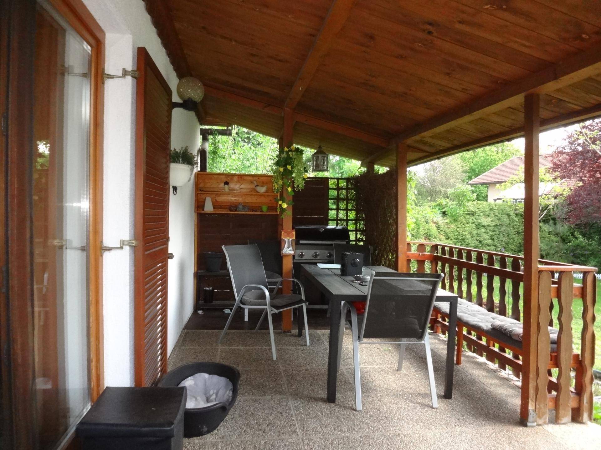 witterungsgeschützte, südseitige Terrasse