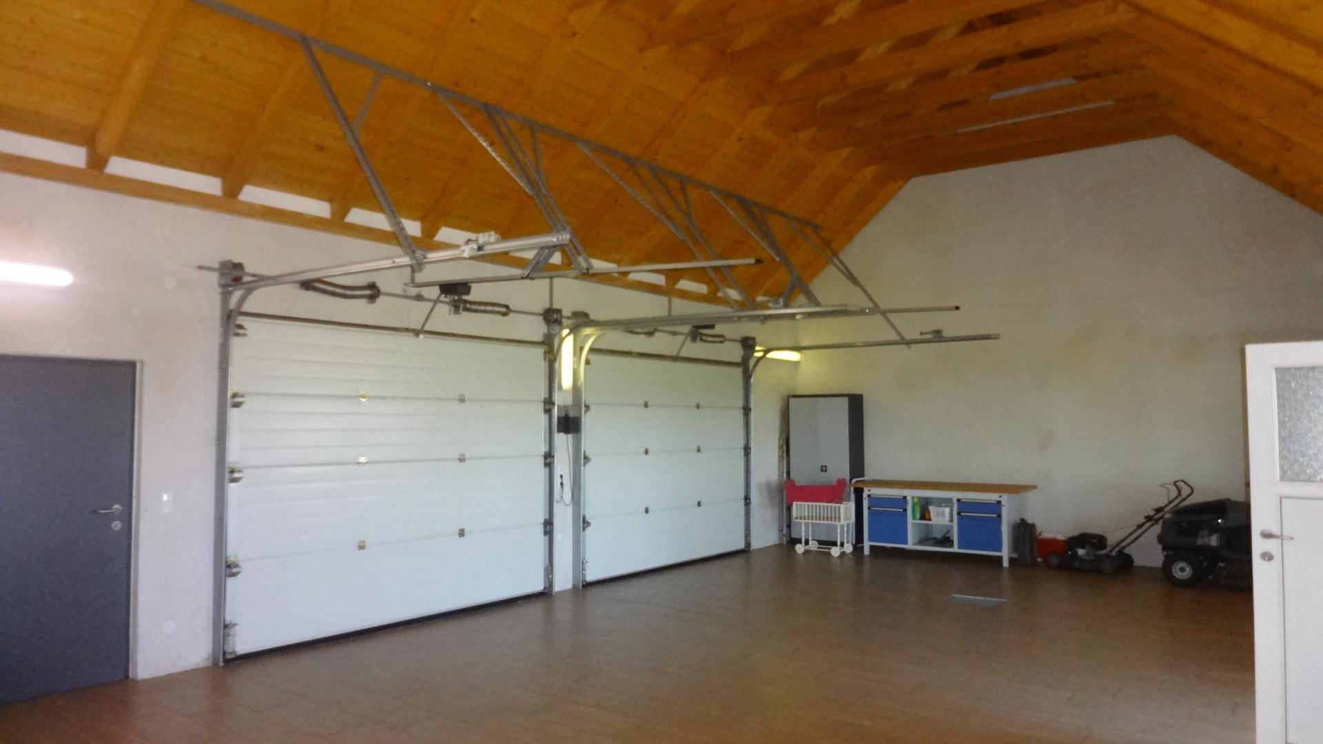 Garage für 4 PKW (2)