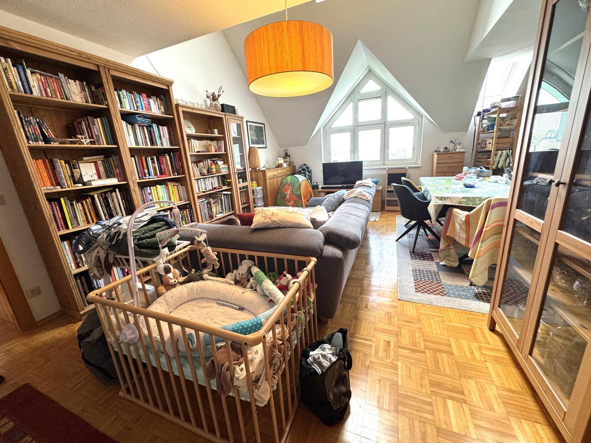 Wohnzimmer 1 (Untere Ebene)