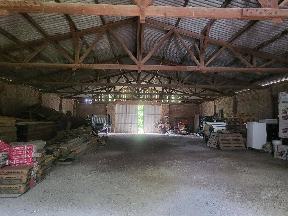 Lagerhalle - mit Holzkontruktion für Wellenenterniteindeckung