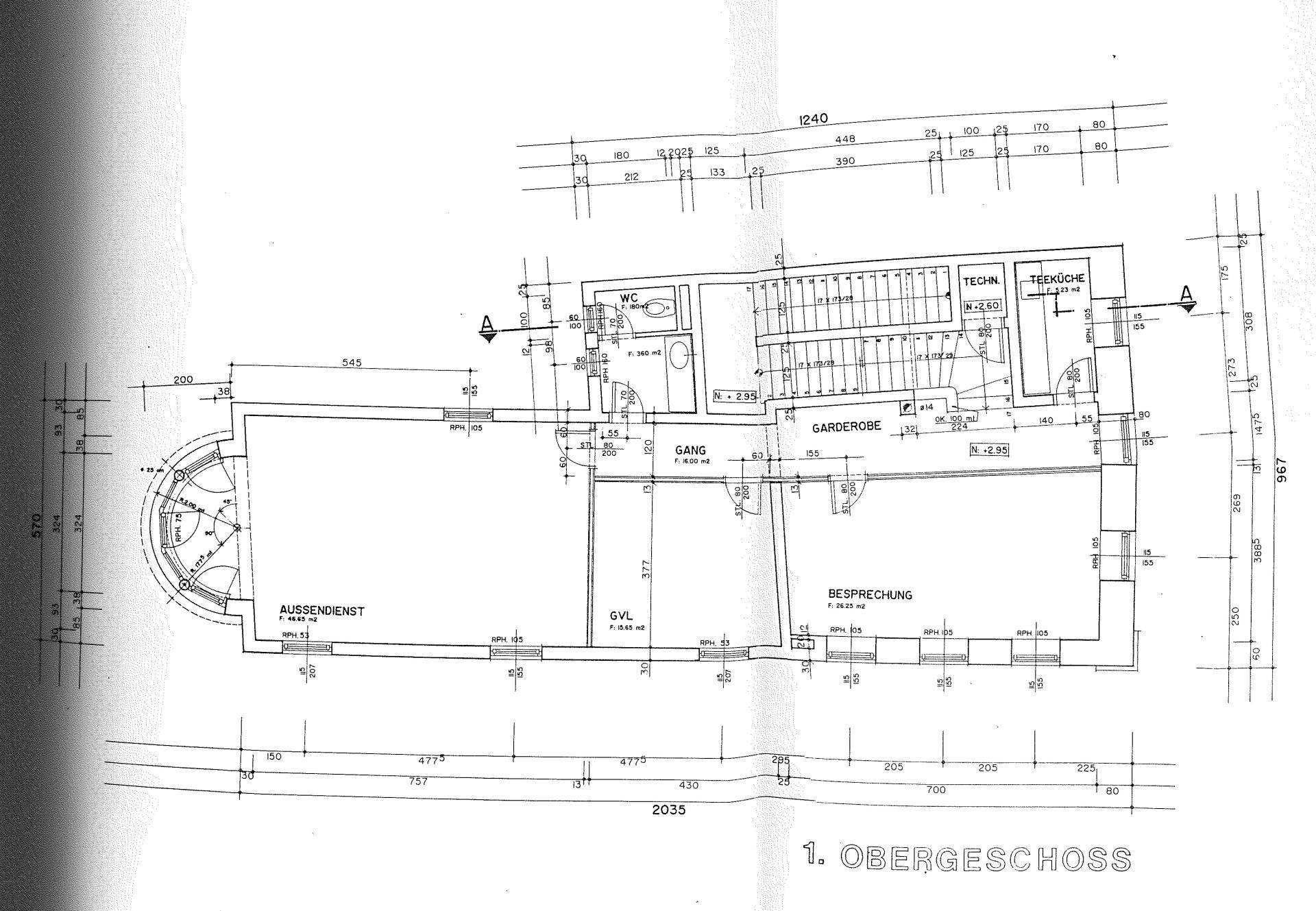 Grundriss des ersten Obergeschosses mit Garderobe, Besprechungsraum, Teeküche und WC.