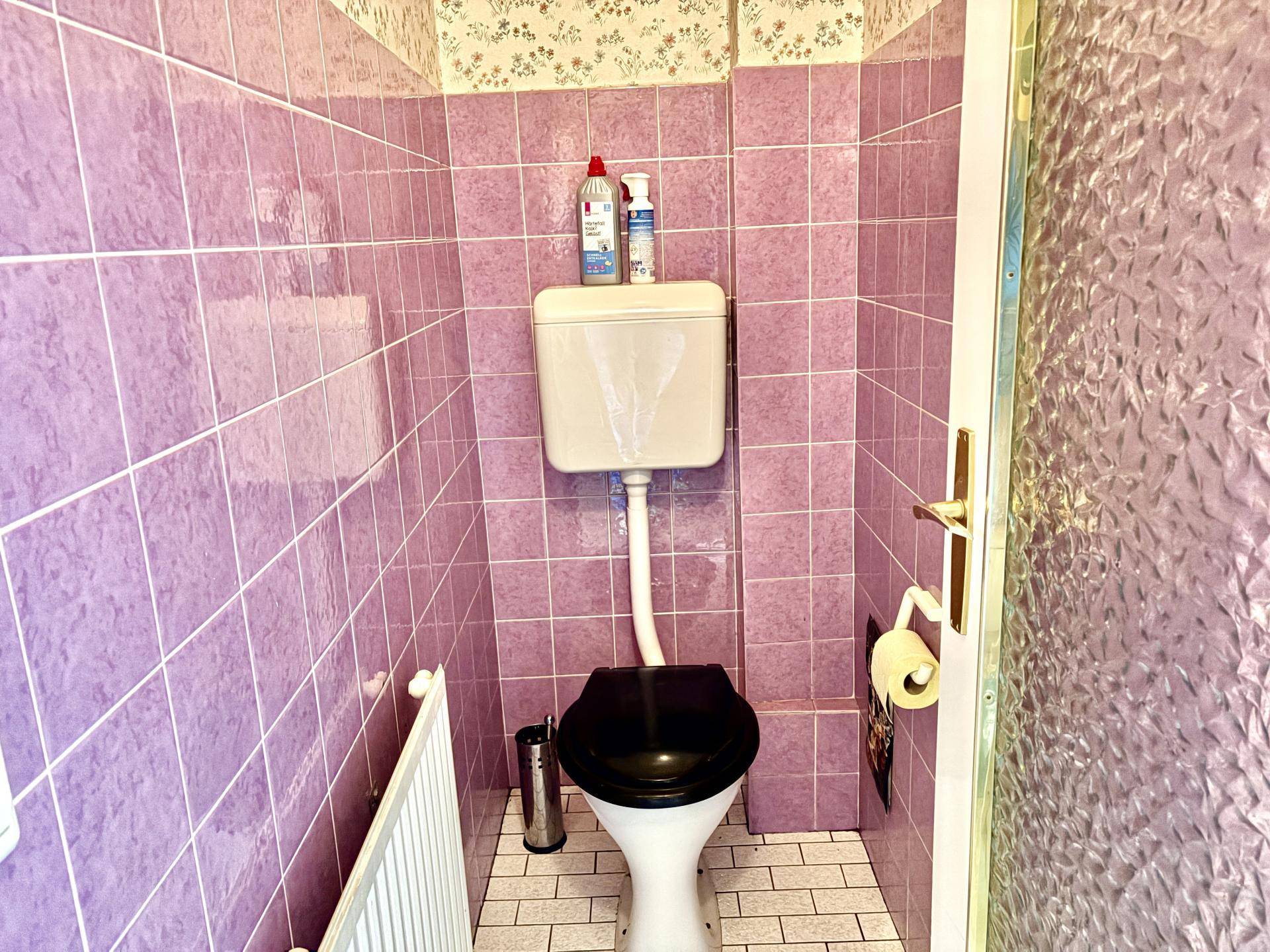 separates WC