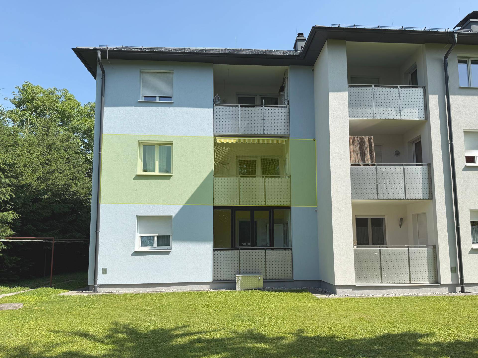 Aussenaufnahme Rückseite des Hauses mit Loggia