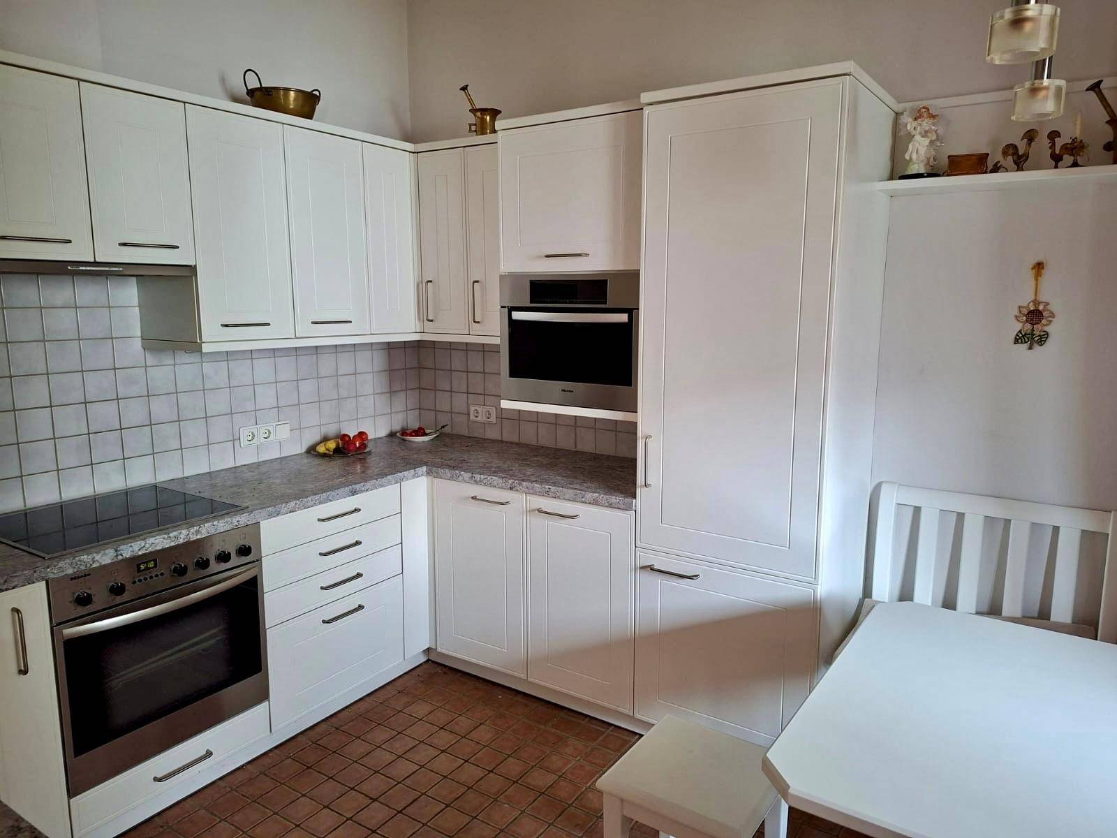 Küche mit Sitzecke im EG