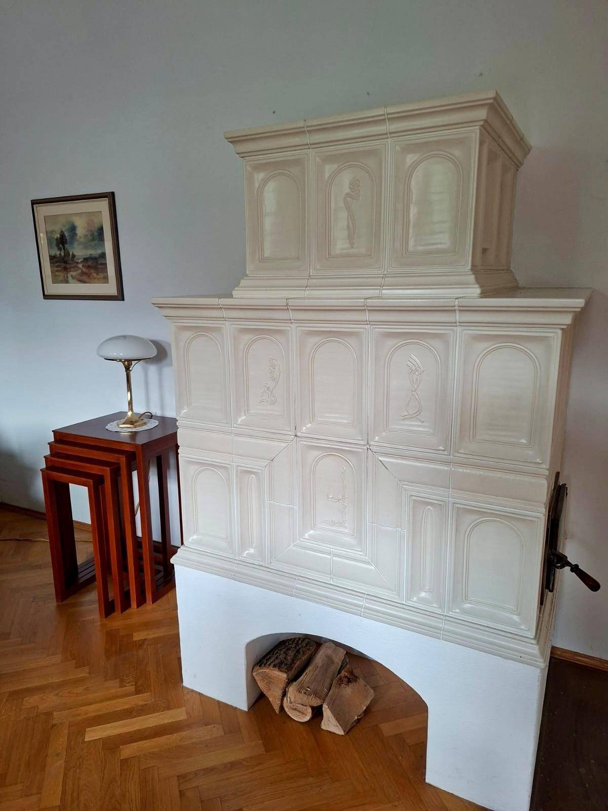 Kachelofen im Wohn-Esszimmer