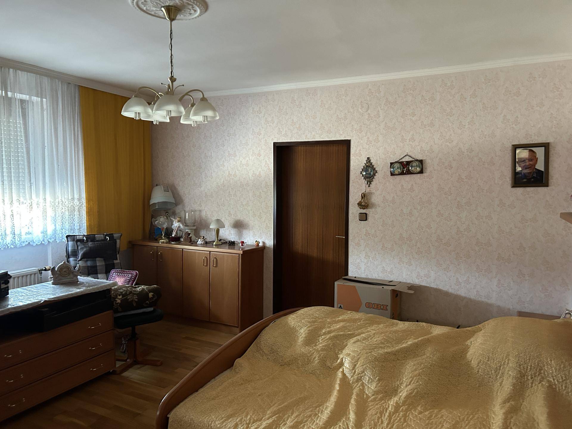Schlafzimmer 1
