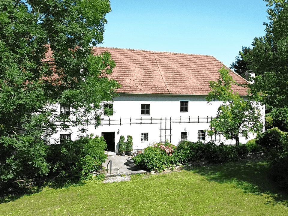 Aussenansicht - Wohntrakt mit Zugang zum Park