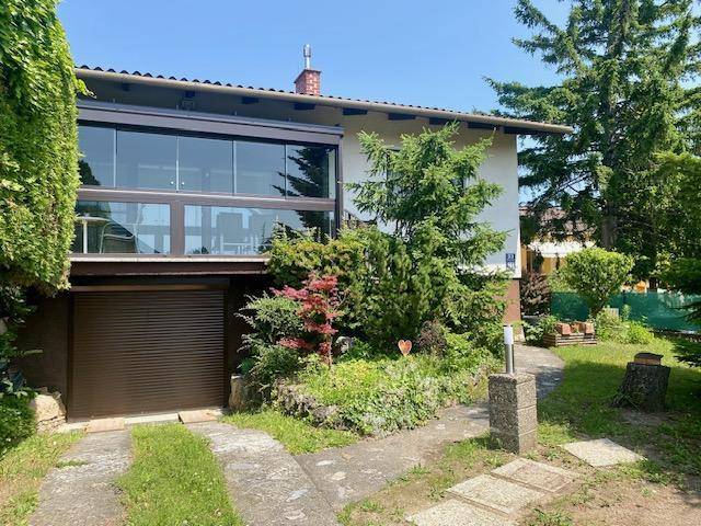 Hausfront, Garage und Wintergarten