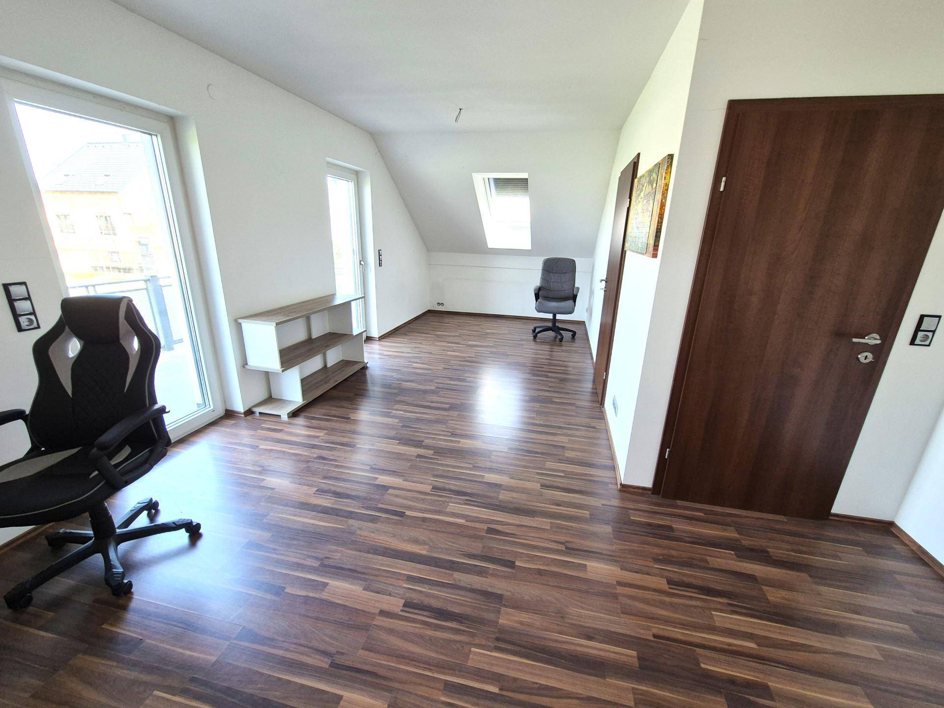 grosses Zimmer OG