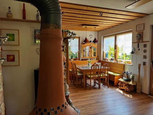 Wohnzimmer und Esszimmer