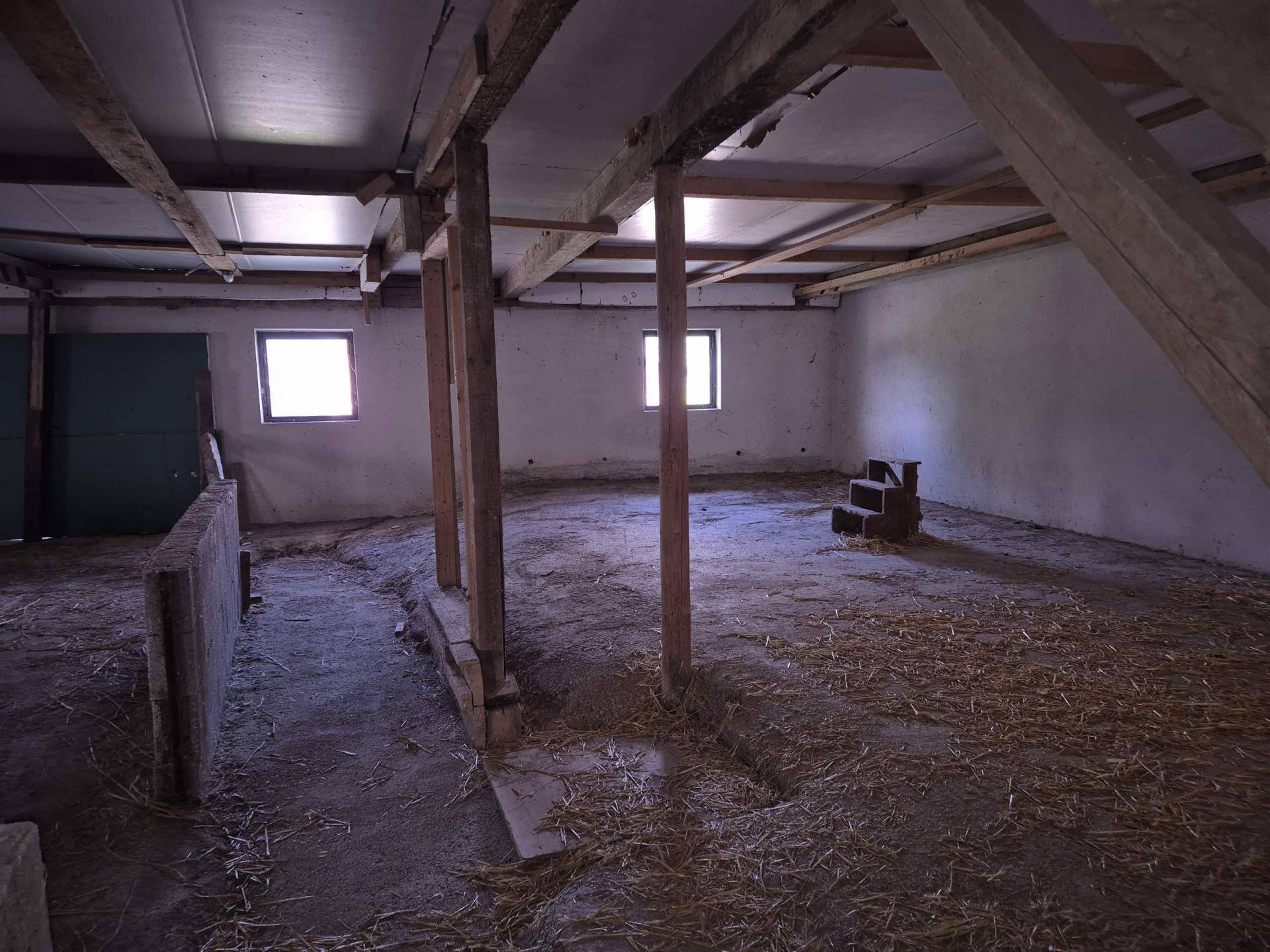 Hühnerstall OG Stallungen