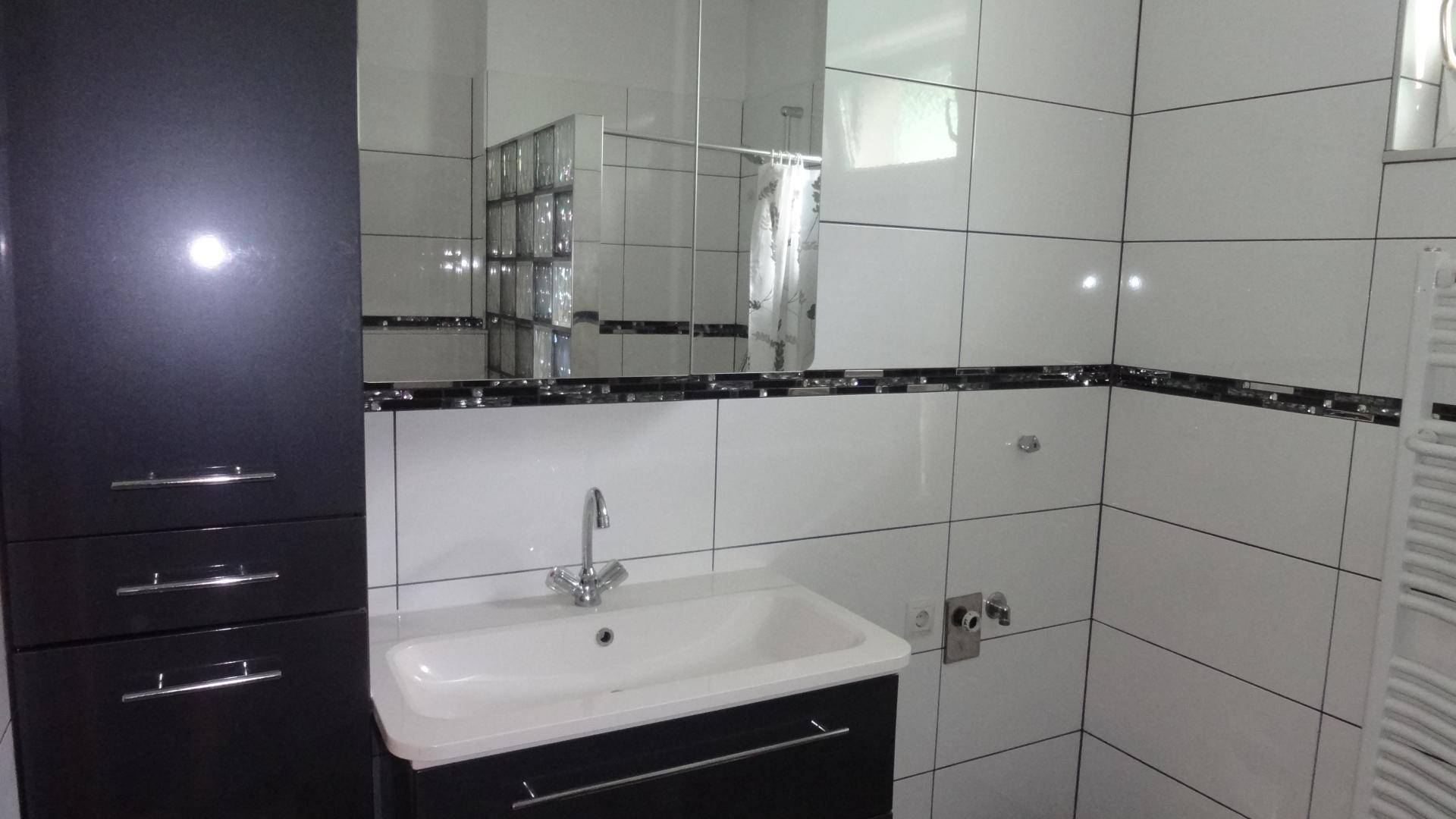 Bad mit Dusche EG