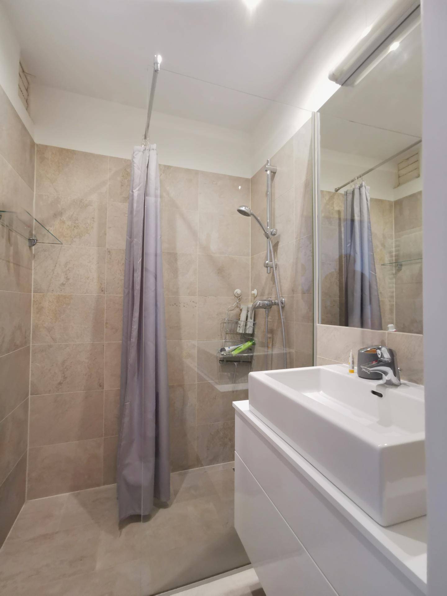 Bad mit Dusche