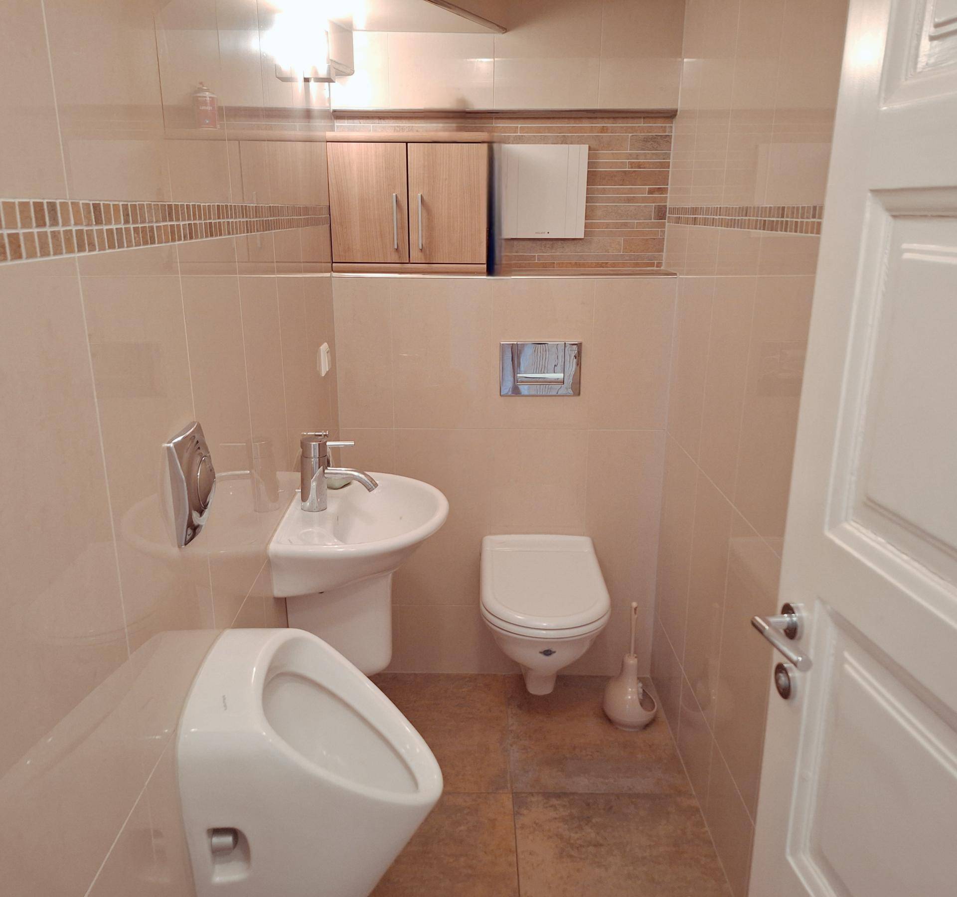 EG - WC