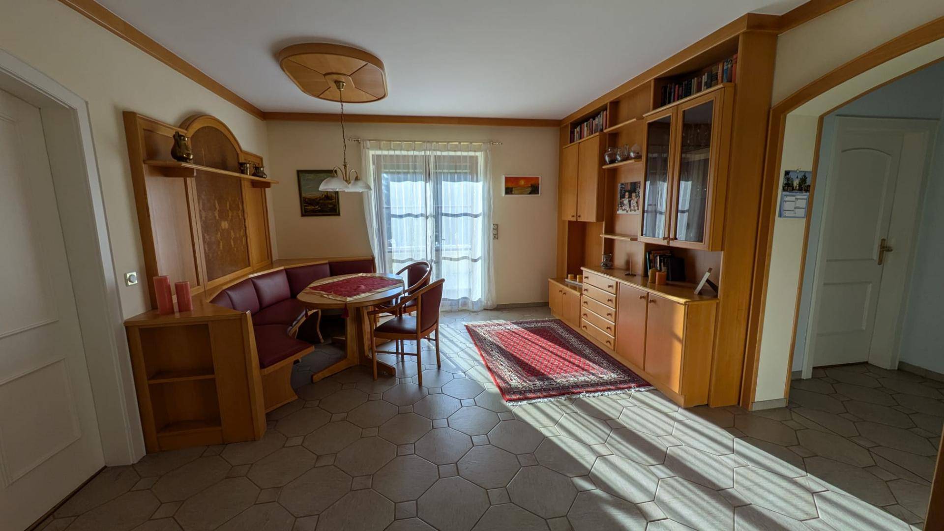 Zimmer mit Ausgang zur Terasse