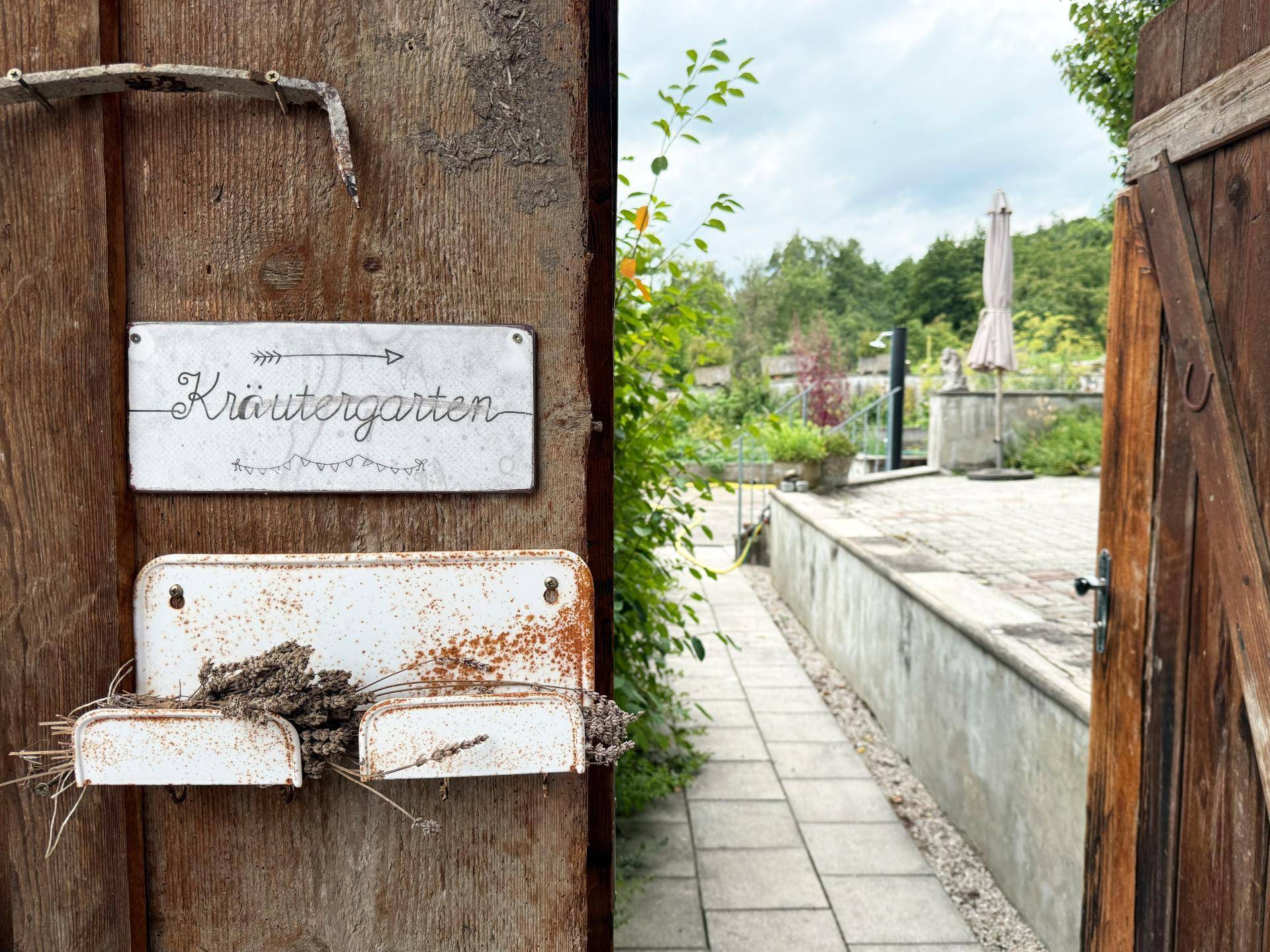 Vom Hof in den Garten