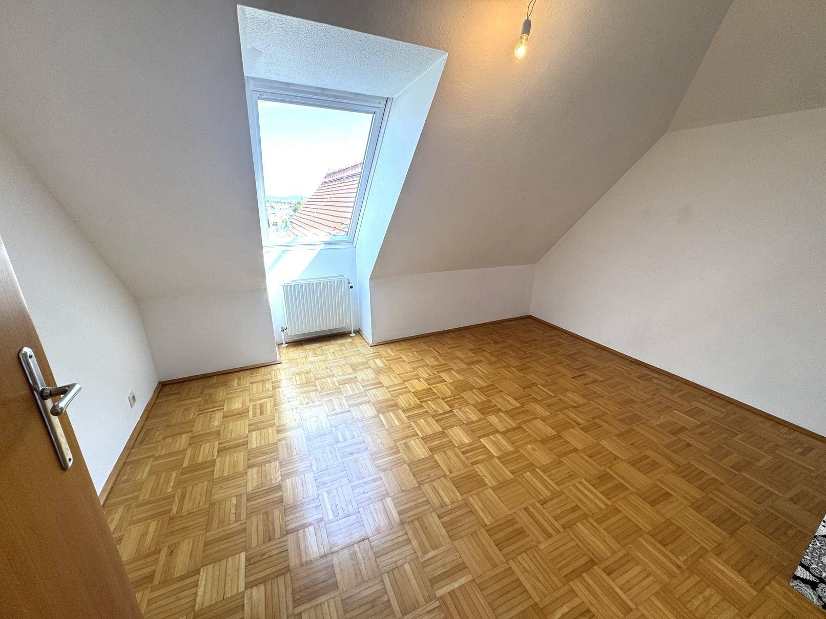 Zimmer 2 OG