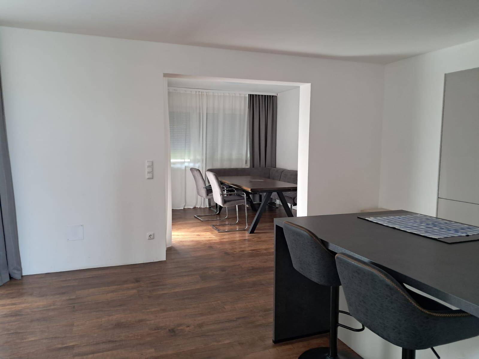 Küche mit Blick ins Esszimmer