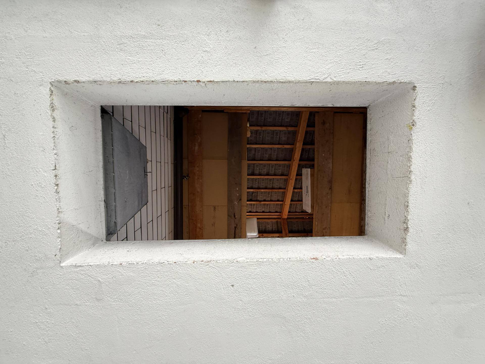 Blick zum Dachboden Garage