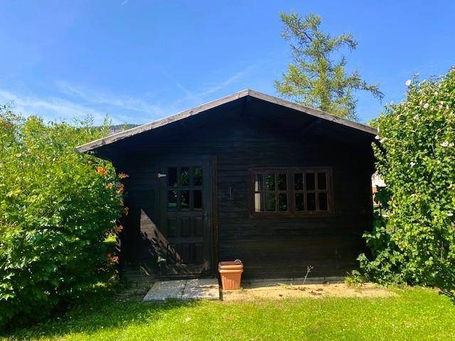 geräumige Gartenhütte