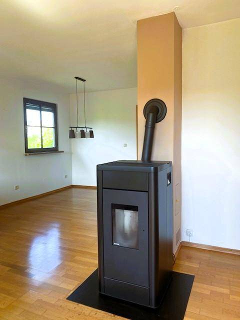 Pelletsofen im Wohn-Esszimmer