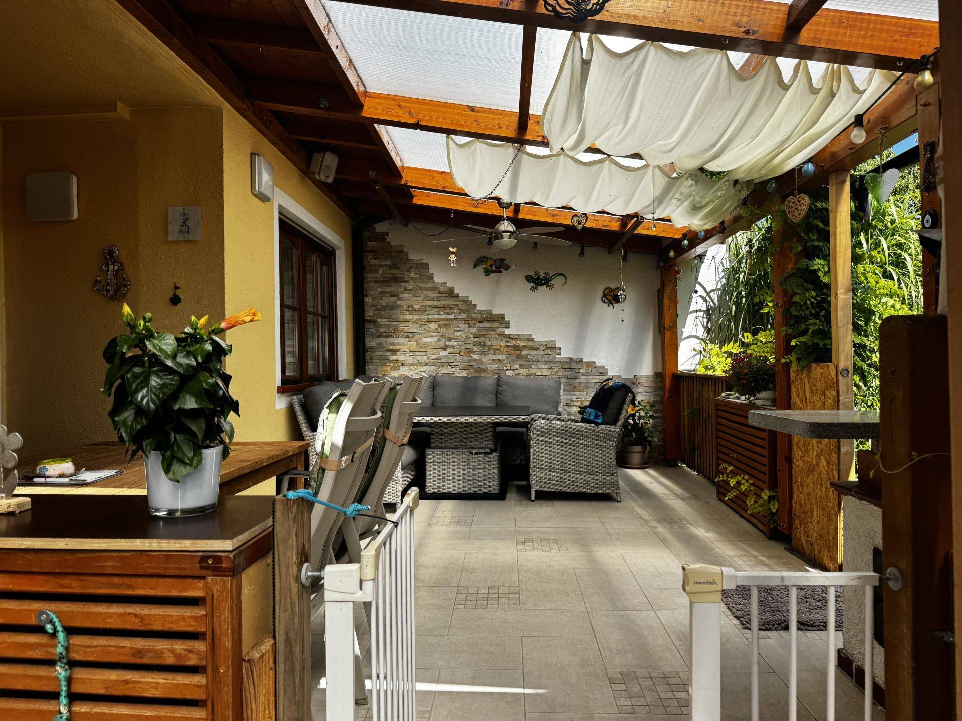 ÜberdachteTerrasse Gesamtansicht
