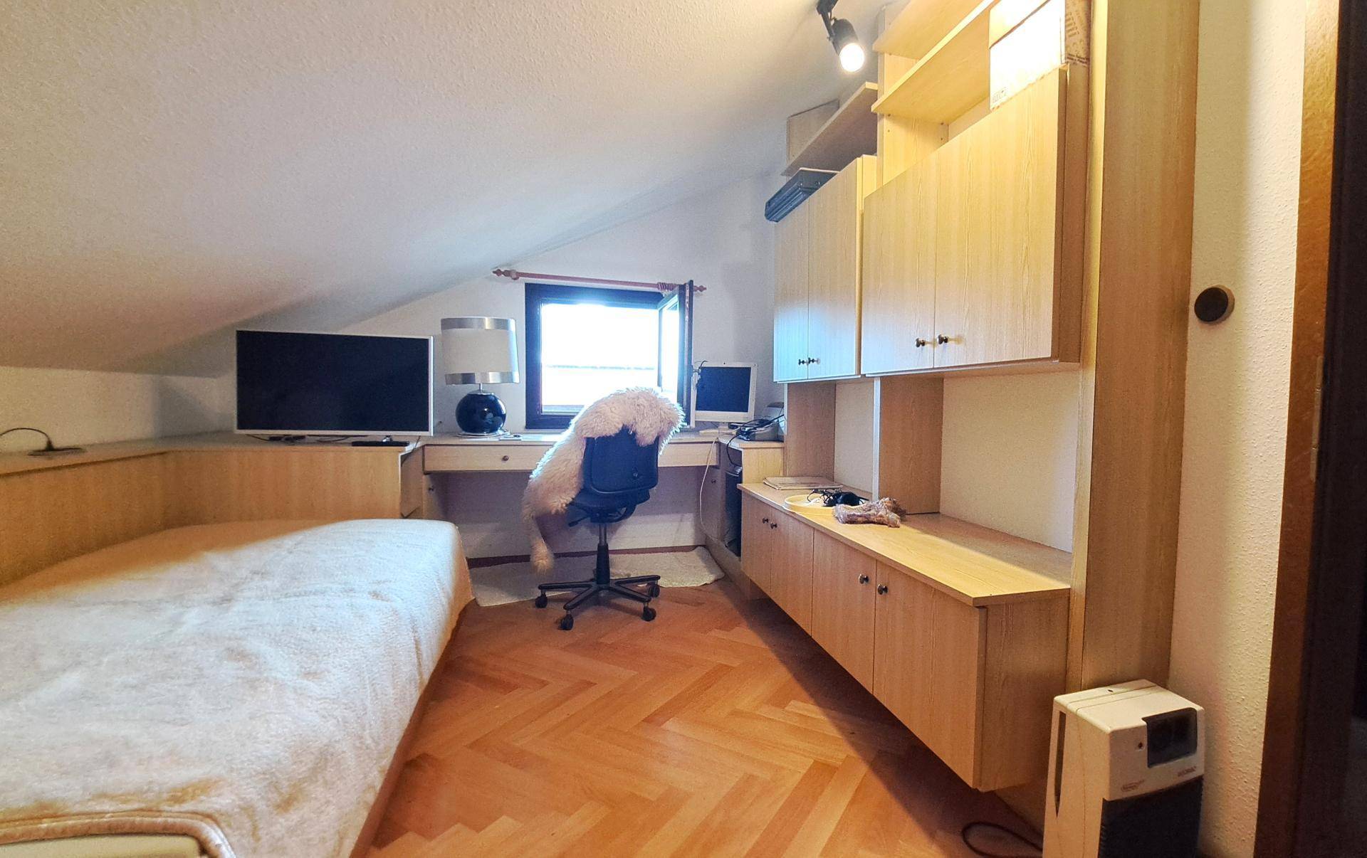 Zimmer 2 OG