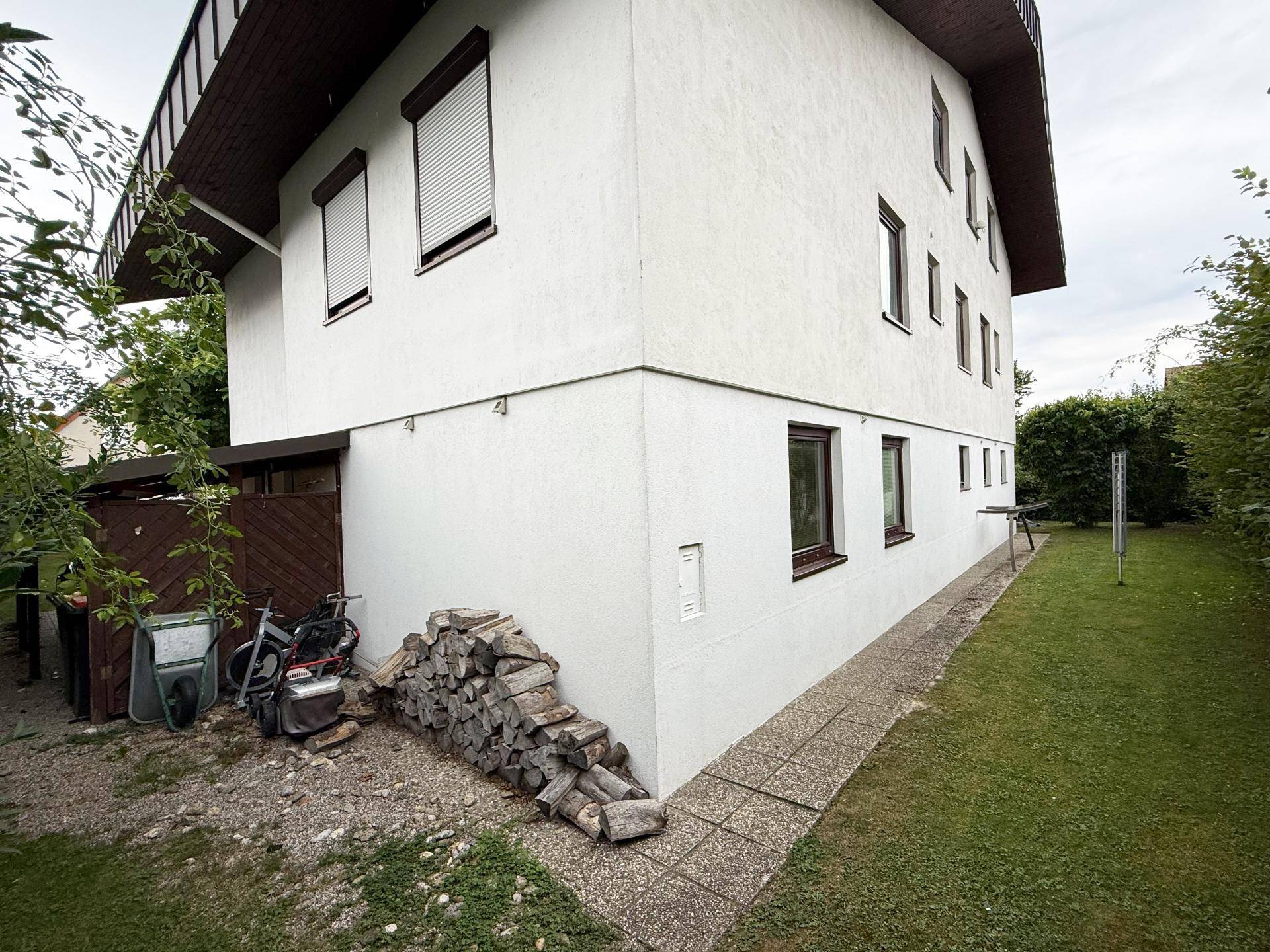 Aussenbereich: Gebäuderückseite