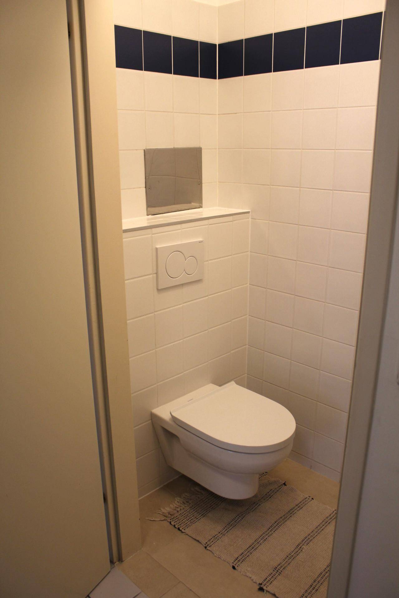 separate Toilette