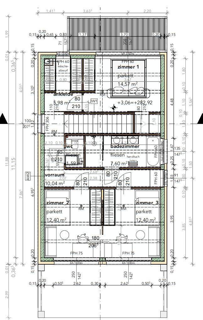 Grundriss des Obergeschosses mit drei Schlafzimmern, Badezimmer und Ankleidebereich.