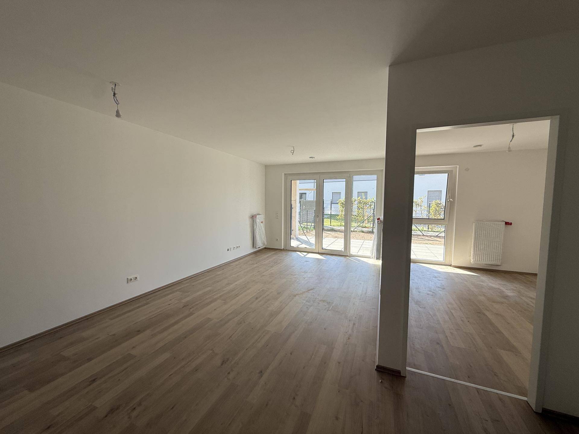 Haus_1_Top_2_Überblick_Wohnbereich_und_Zimmer