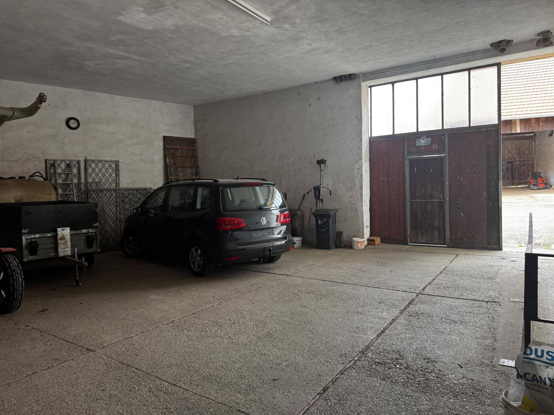 riesige Garage