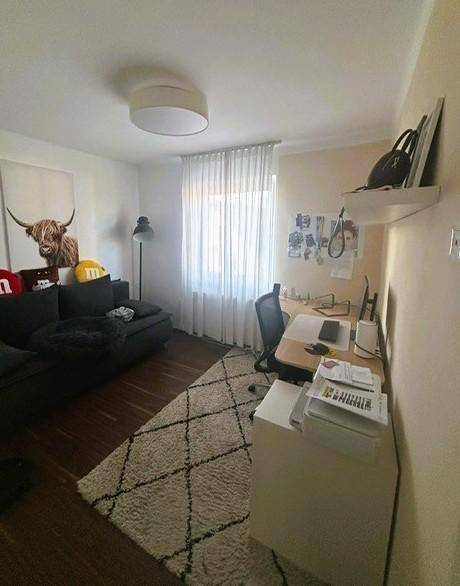 Schlafzimmer 2, derzeit Büro