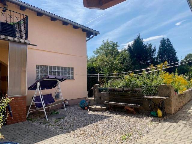 Sitzplatz vorm Haus
