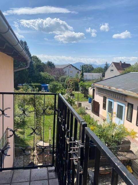Ausblick vom Balkon in den Garten