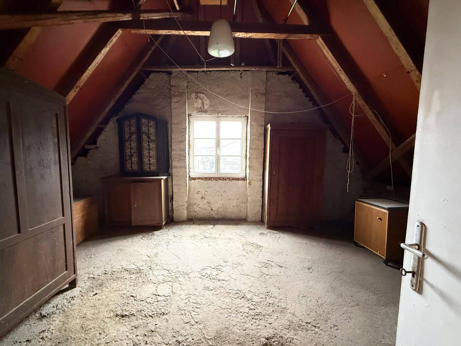 Noch nicht ausgebauter Dachbodenbereich