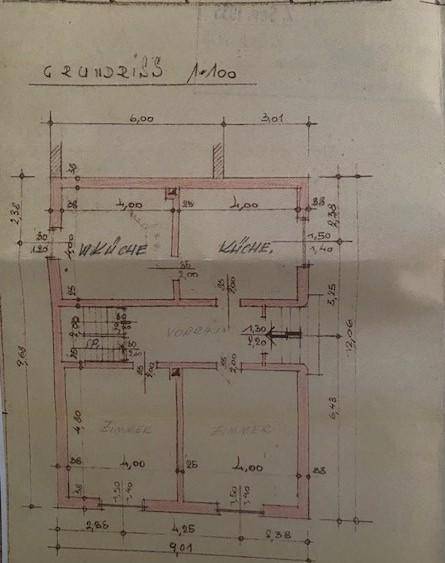 Alter Grundrissplan des Erdgeschosses mit Küchen- und Zimmeraufteilung.