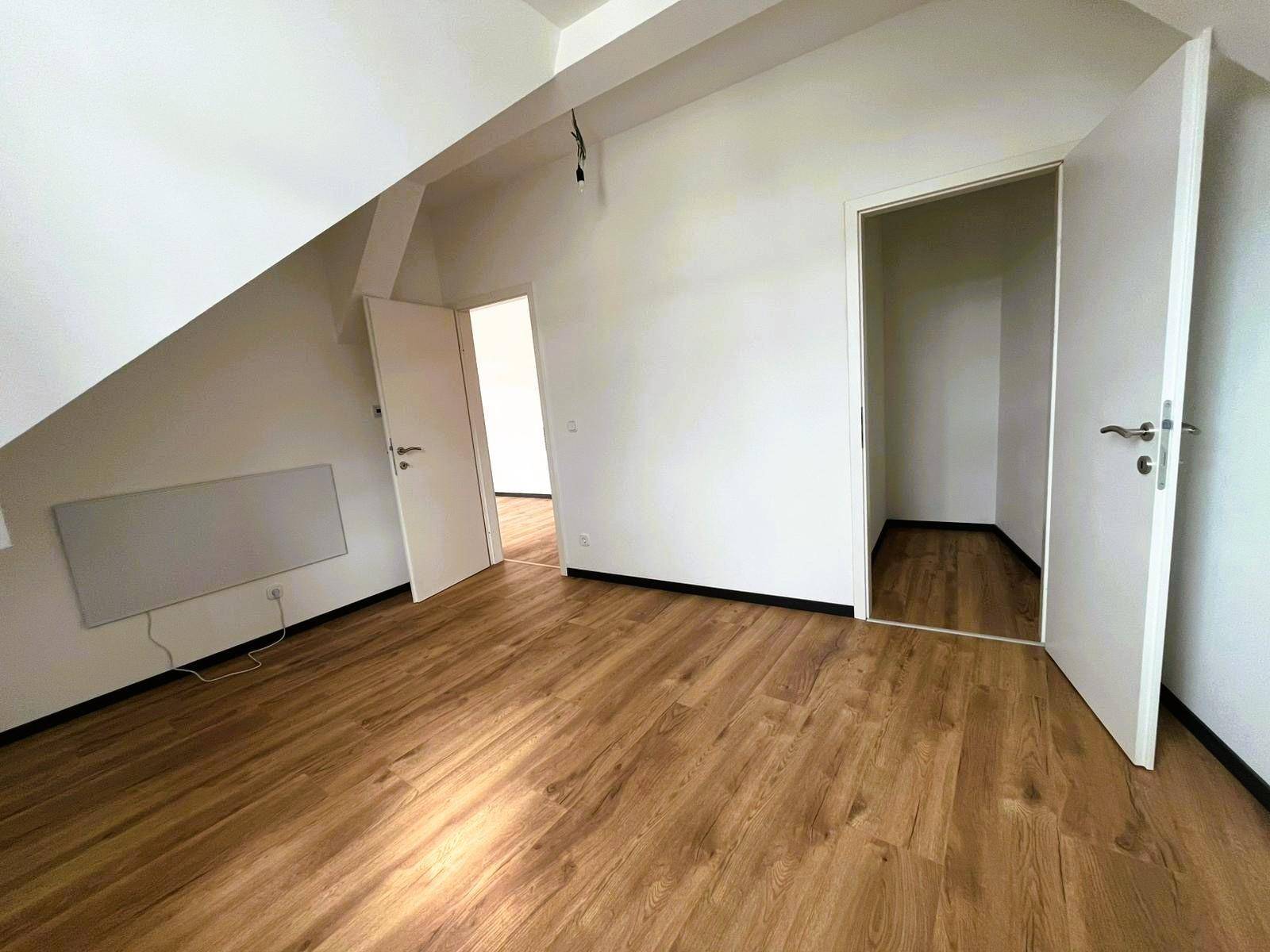 Schlafzimmer, begehbarer Schrank