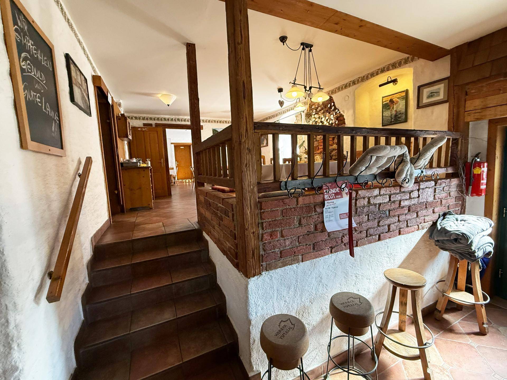 Bereich oberhalb der Ausschank / Bar