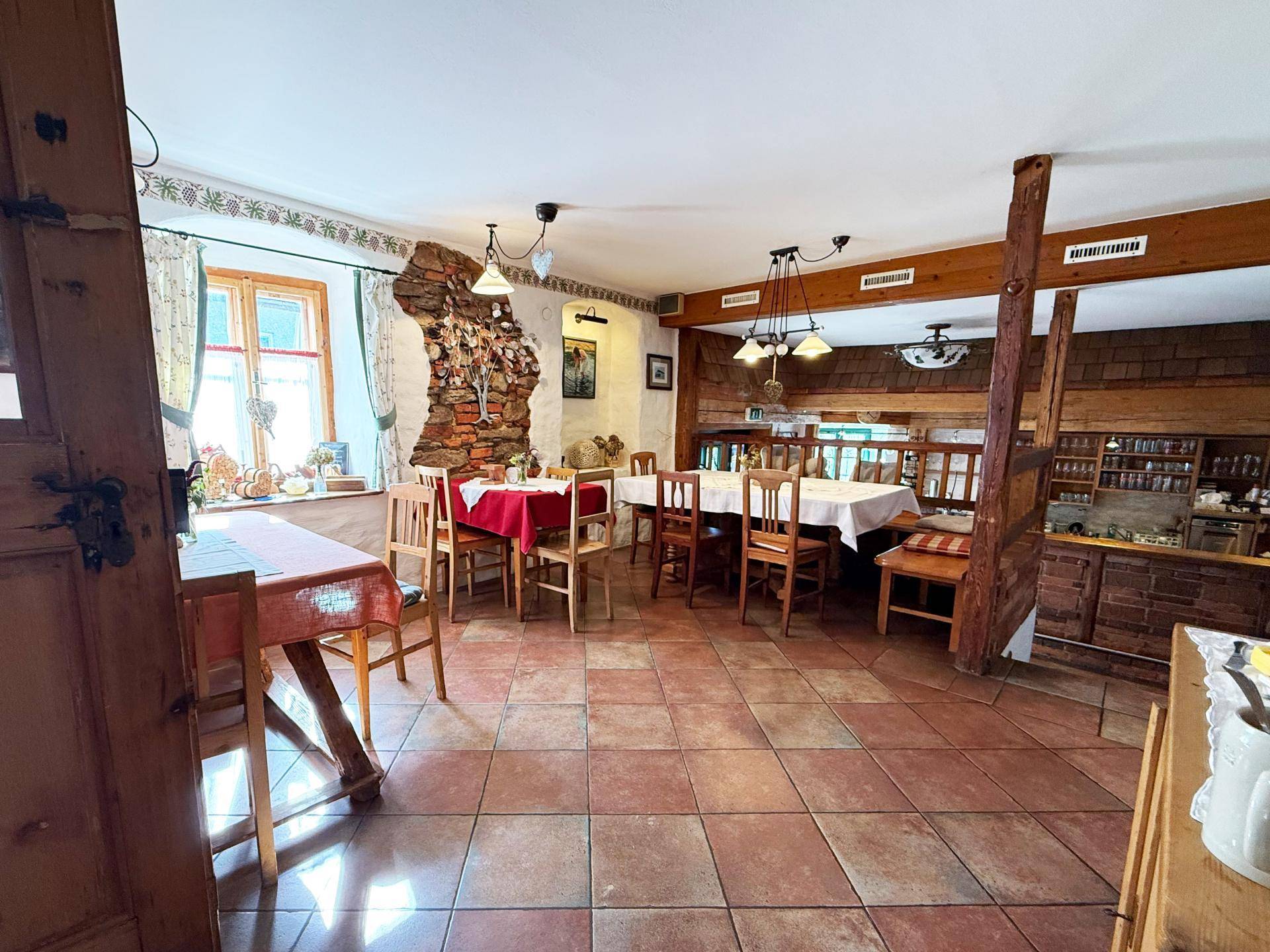Bereich oberhalb der Ausschank / Bar