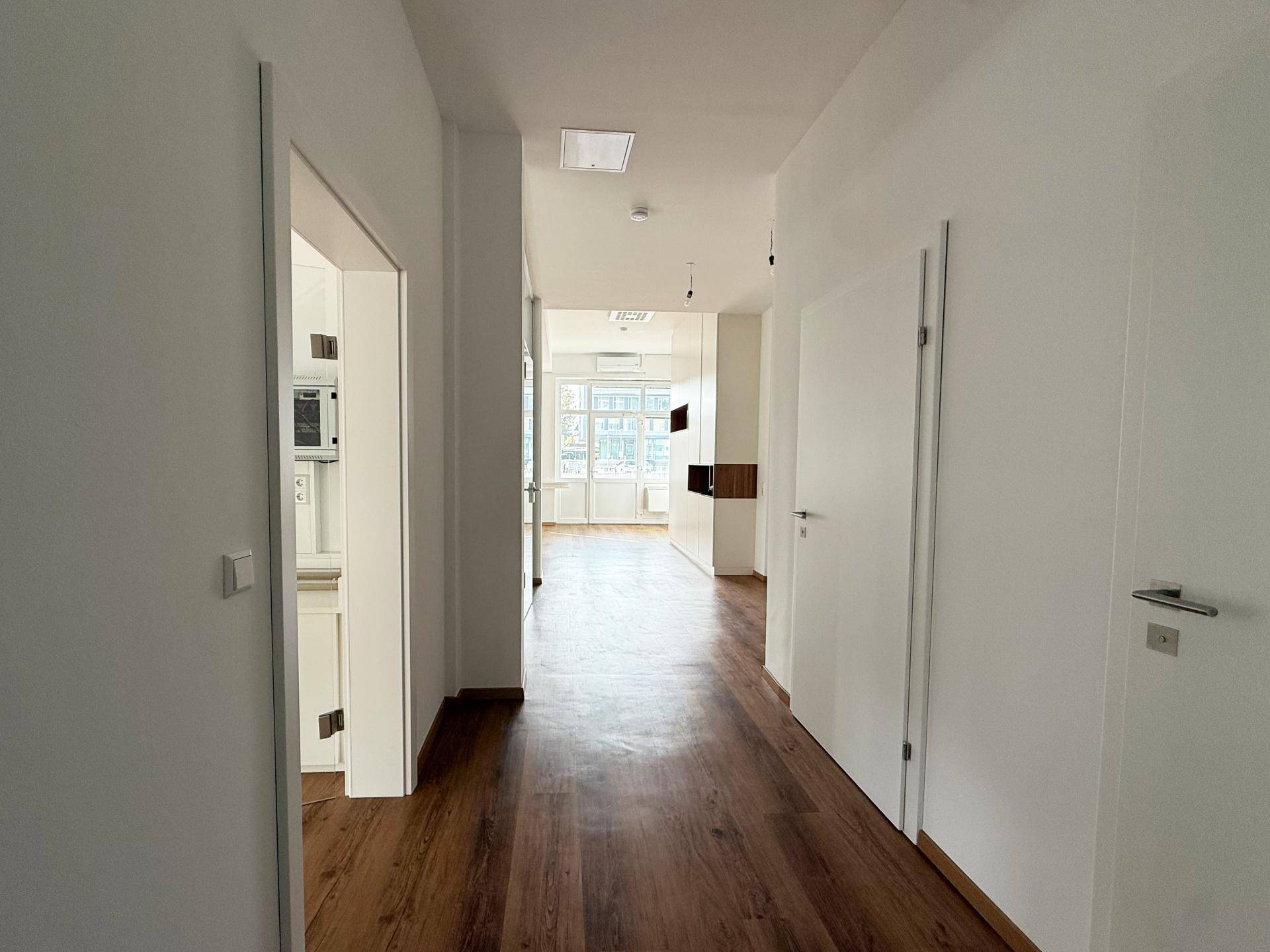 Gang / Blick gen Entré