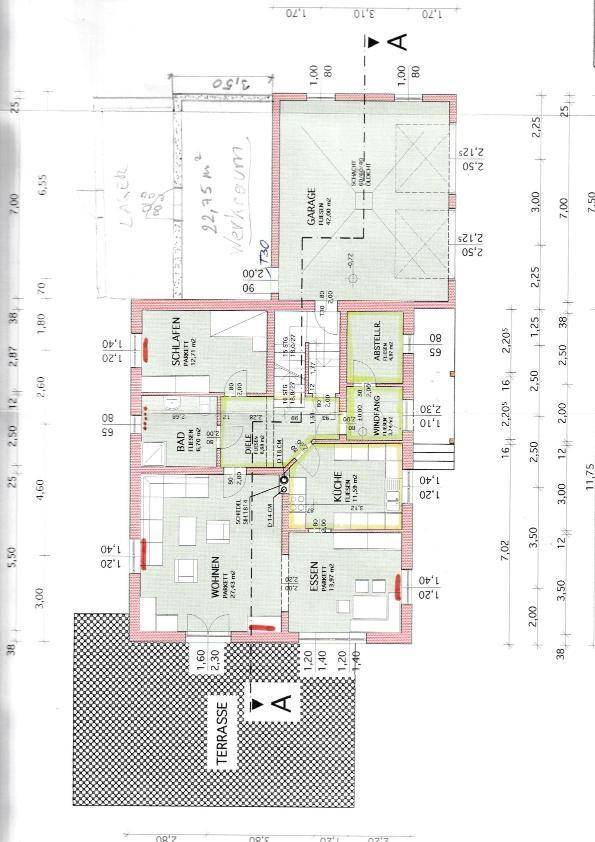 Grundriss des Erdgeschosses mit Wohnzimmer, Küche, Essbereich, Schlafzimmer und Terrasse.