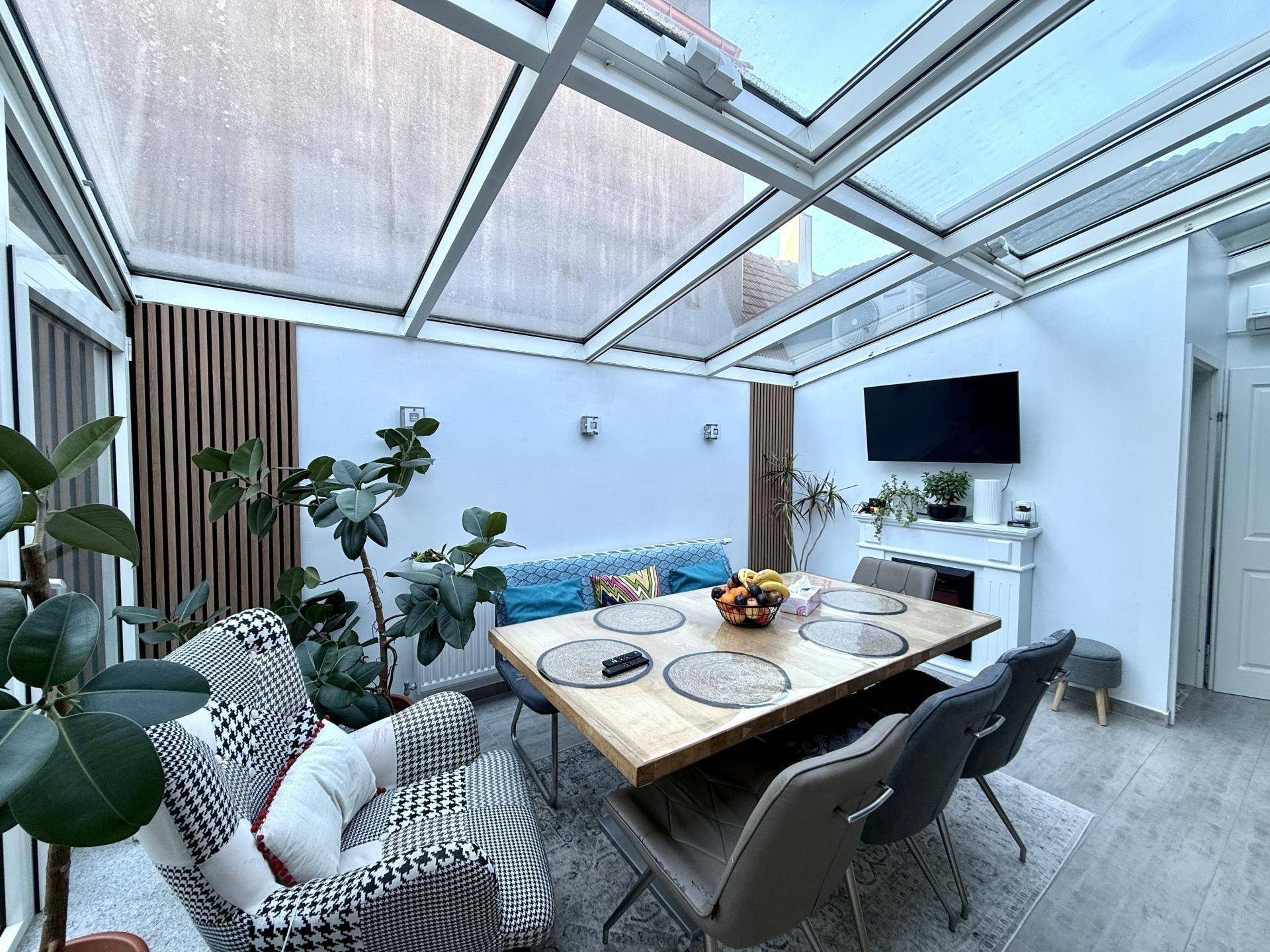 Sommersaktion! Wohnen mit Weitblick: 3 Zimmer Haus mit Wintergarten und Pool - Ansicht 2