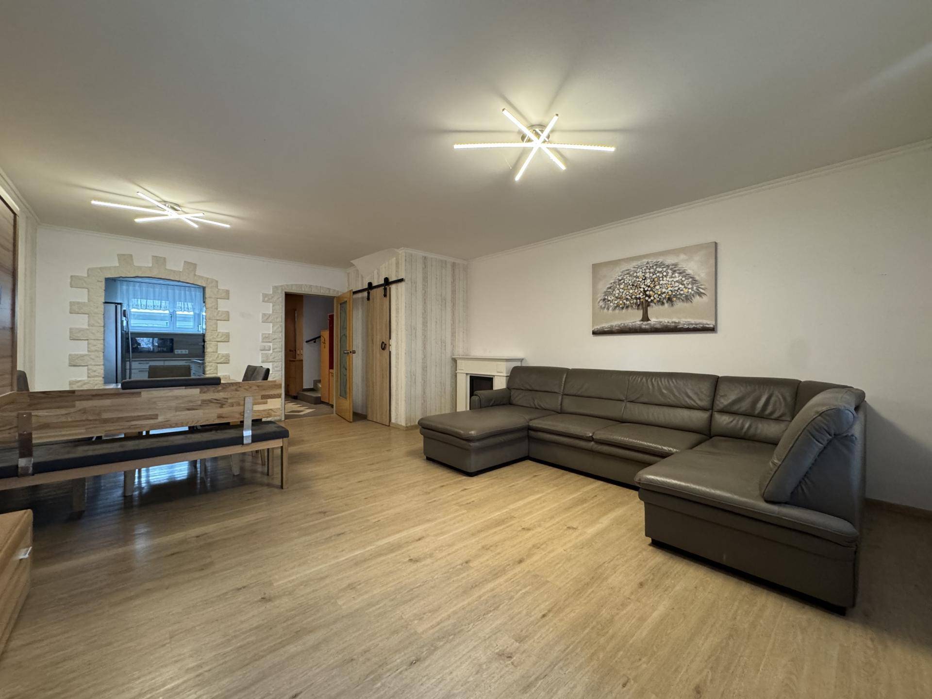 Reihenhaus mit Südgarten und 3 Terrassen! Ruhelage! - Ansicht 2