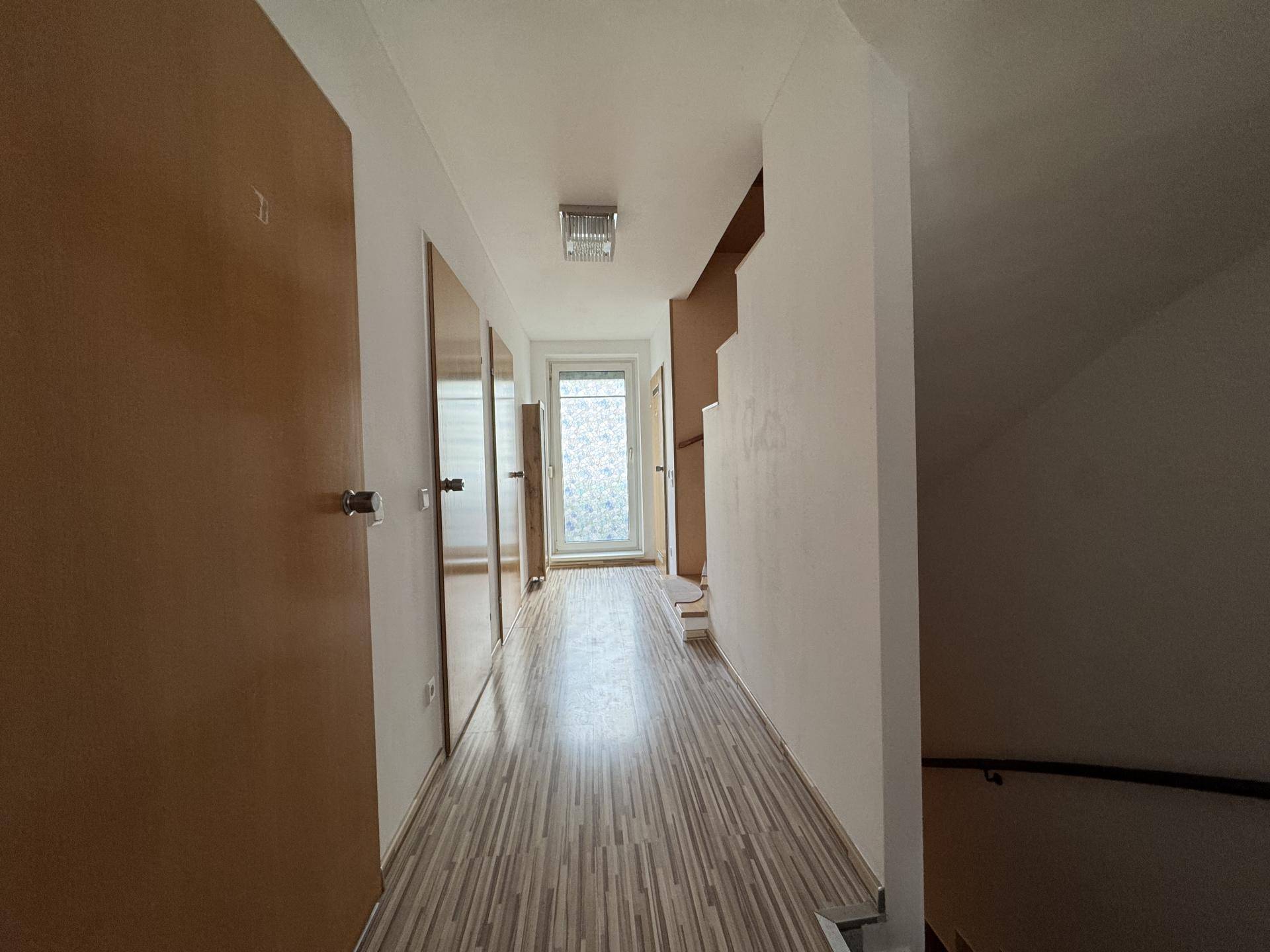 Reihenhaus mit Südgarten und 3 Terrassen! Ruhelage! - Ansicht 4