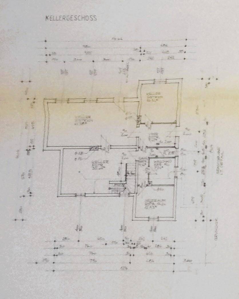 Grundriss des Kellergeschosses mit verschiedenen Kellerräumen und Abmessungen.