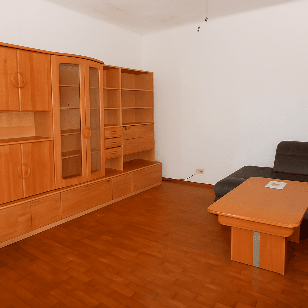 Geräumiges Wohnzimmer mit großer Holzschrankwand und Parkettboden.